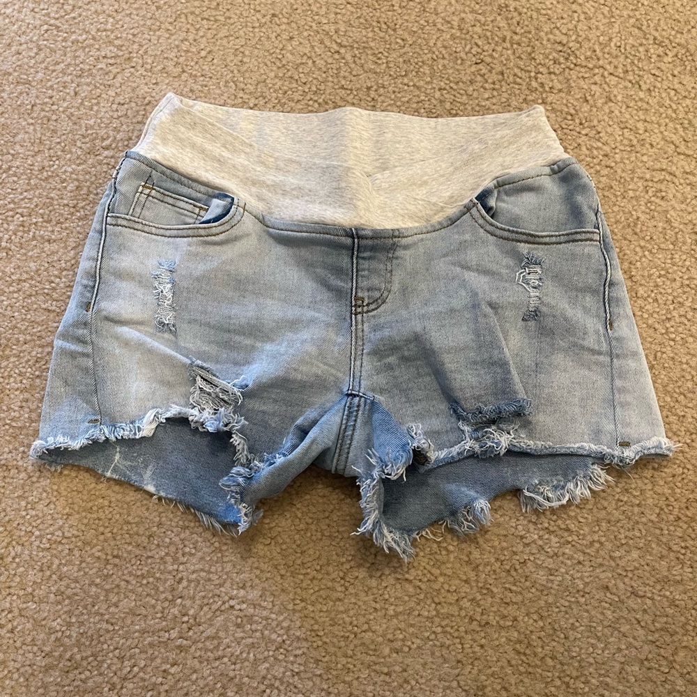 MATERNITY ALERT! 💗💙 Maternity jean shorts, size medium.
